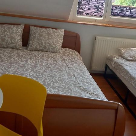 Domek Pod Sosnami Pokoje 2-3 Osobowe Apartment เมียลโน ภายนอก รูปภาพ